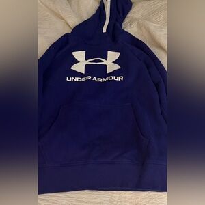 UNDER ARMOUR Women’s Hooded Sweatshirt. Size Medium